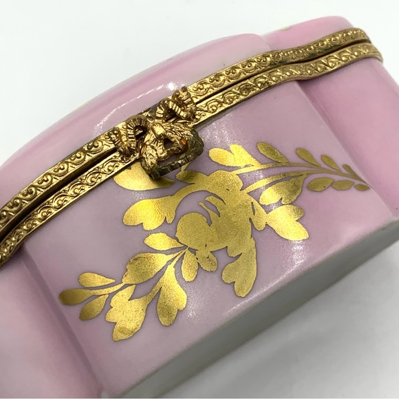 Vintage Limoges France Pink Porcelain Trinket Box Gold Gilt Floral - Picture 5 of 16
